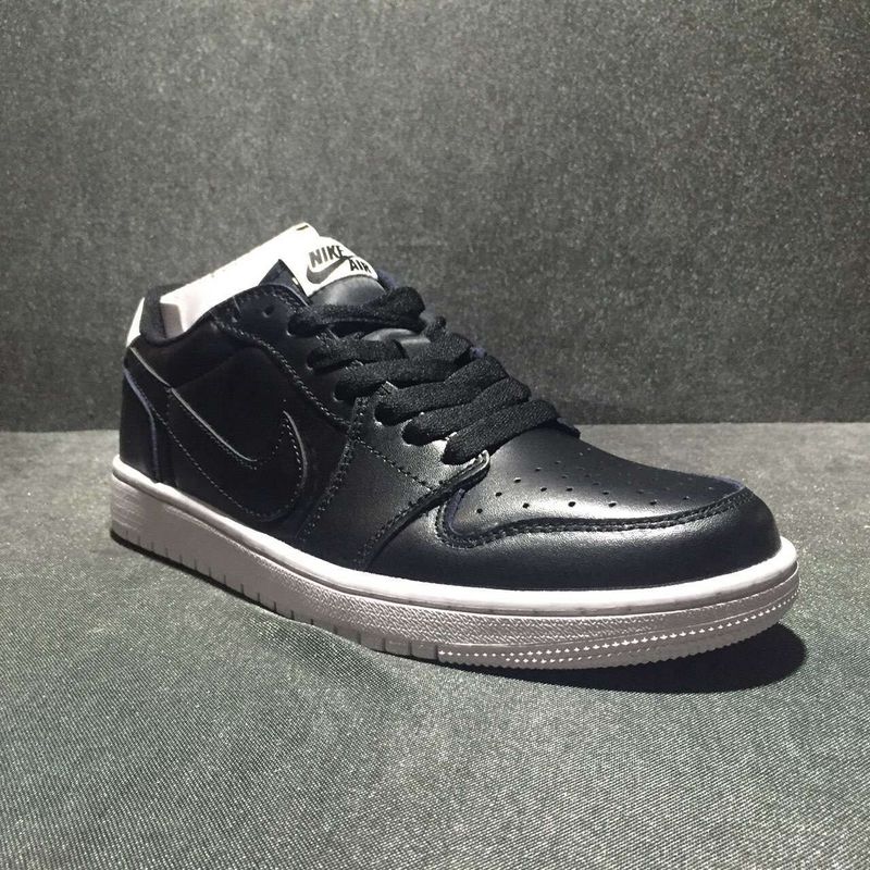 Classic Air Jordan 1 Low Oreo Black Shoes